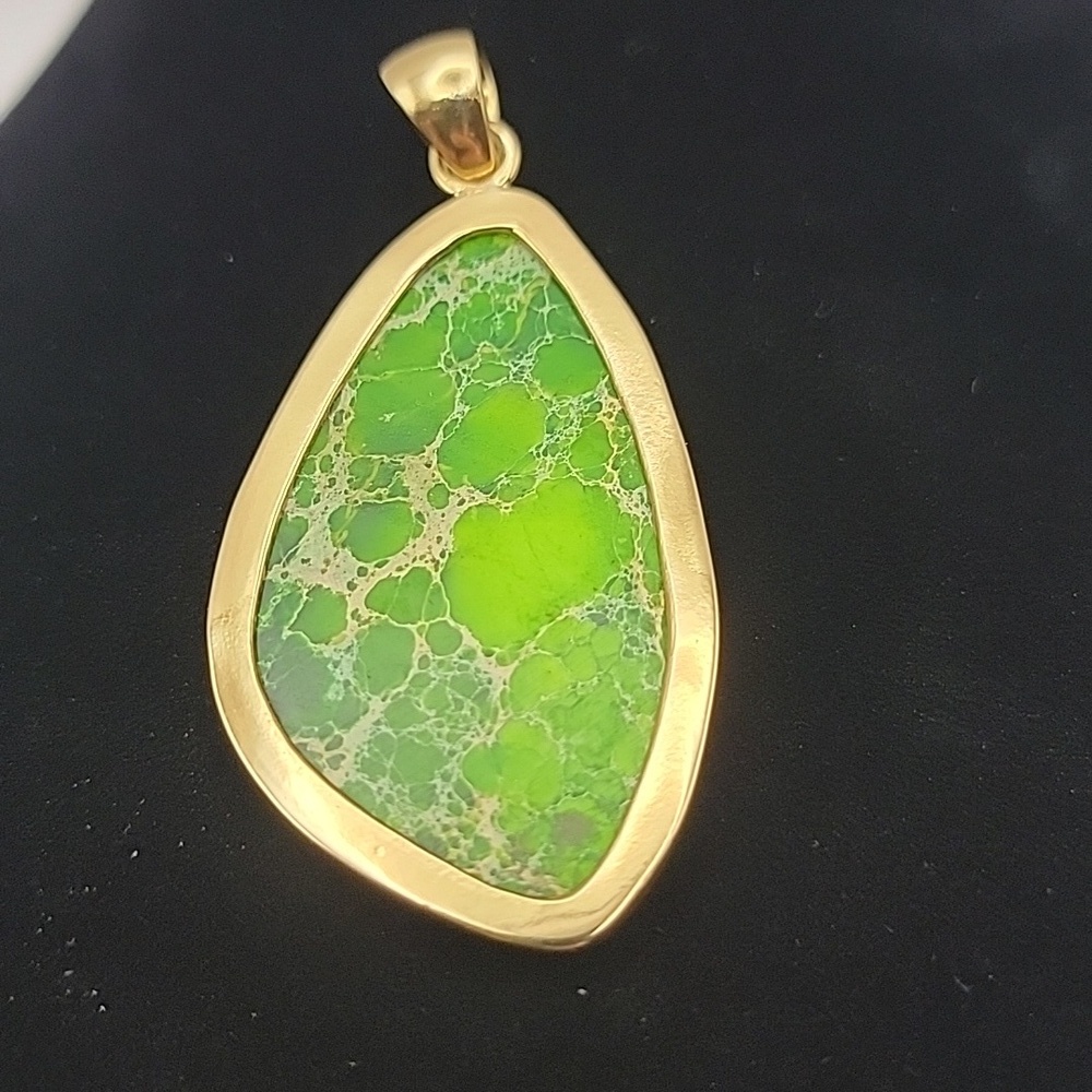 Vintage Signed CHARLES ALBERT Vivid Green Ocean Sediment Gold Tone Pendant #686p - Picture 4 of 9